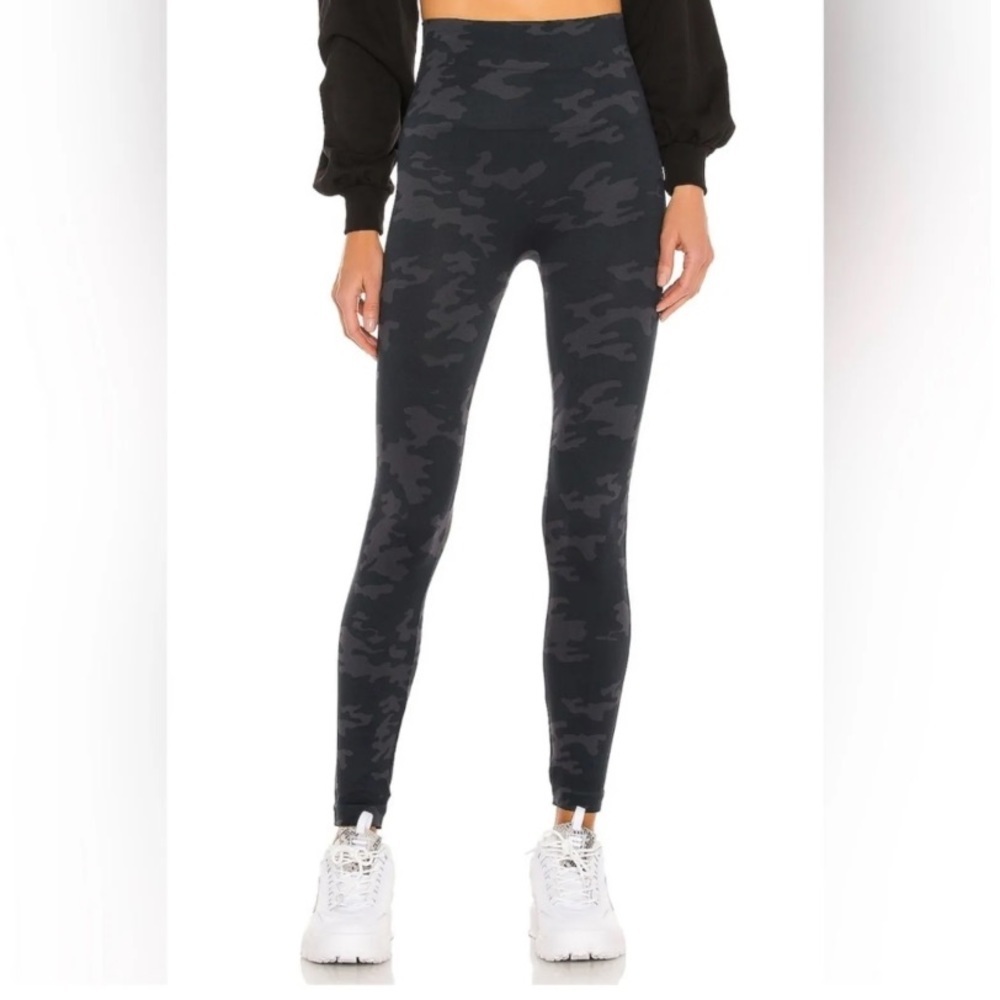 SPANX LOOK AT ME NOW BLACK CAMO LEGGING - Picture 3 of 13